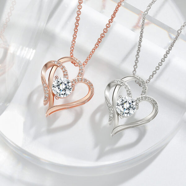 Luxurious Personalized Heart Necklace: Sparkling zircon and rhinestones adorn this double-love clavicle chain